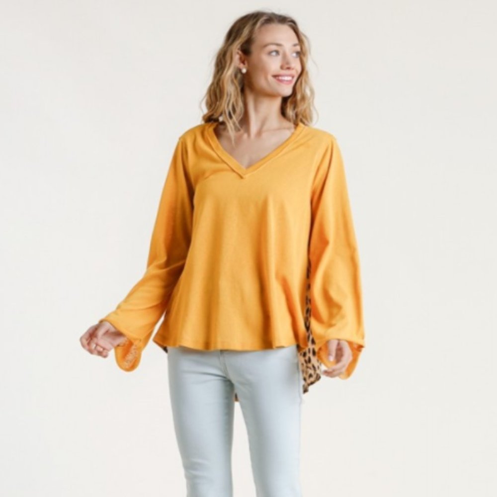 UMGEE Animal Print Back V-Neck Long Sleeve Top